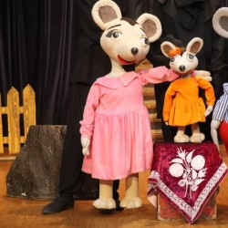 نمایش قهرمان کوچک | عکس