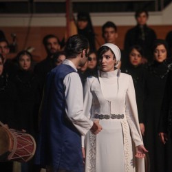 نمایش موزیکال زیبای طناز ۲ | عکس