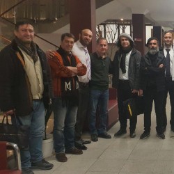 نمایشنامه‌خوانی دو نمایشنامه از آندره پراگا (اتاق انتظار، داستان یک پیراهن و یک ویلون) | عکس