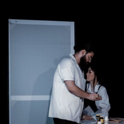 نمایش خاکستر به خاکستر | عکس