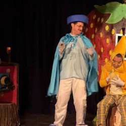 نمایش دهکده توت فرنگی | عکس