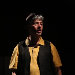 نمایش وی‌لا | عکس