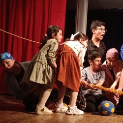 نمایش بازی برای همه | عکس