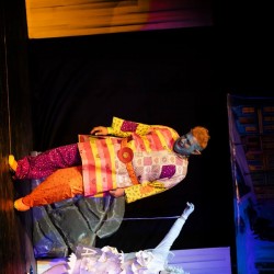 نمایش دونات توت فرنگی | عکس