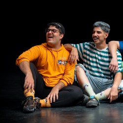 نمایش روی تخت ابری | عکس