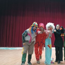 نمایش کاغذ زباله نیست | عکس