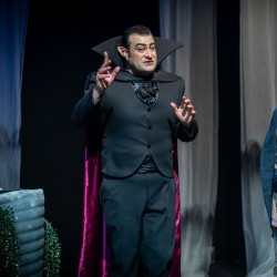 نمایش هتل ترانسیلوانیا شعبه در ایران | کرج | عکس