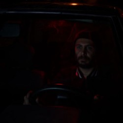 فیلم کوتاه مردی که در جاده ها پرسه می زند | عکس