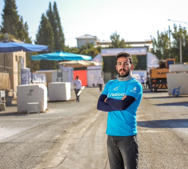 هدایت صحرایی در سمپوزیوم گل گهر، «افزیر» را می‌سازد | عکس