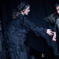 نمایش قانون گروتو | عکس