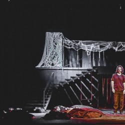 نمایش سیاه کژدم | عکس