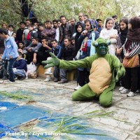 نمایش نهمین جشنواره بین المللی تیاتر خیابانی مریوان | گزارش تصویری تیوال از نمایش ذات انسان در طبیعت / عکاس: سید ضیاالدین صفویان | عکس