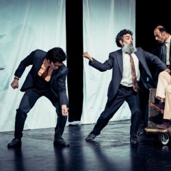 نمایش وقتی الاغ‌ها عاشق می‌شوند | عکس