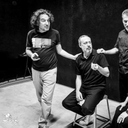 نمایش روزهای بی باران | عکس