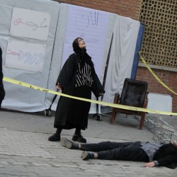 نمایش خیابانی صندلی‌ها | عکس