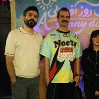 نمایش یک روز آفتابی | نمایش «یک روز آفتابی» به نویسندگی اسلاومیر مروژک و کارگردانی درسا آقائی، با حضور جمع گسترده‌ای از هنرمندان، در تماشاخانه هما روی صحنه رفت. | عکس