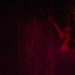 نمایش غول خمیازه‌ای | عکس