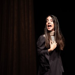 نمایش روایت من؛ هنوز اتفاق نیفتاده‌ام | عکس