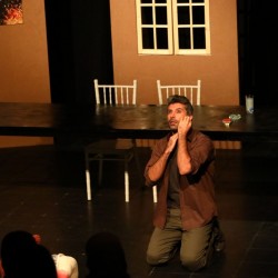 نمایش لیوان سوم | عکس