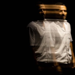 نمایش من، او، آن | عکس