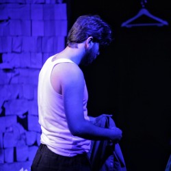 نمایش از اینکه نمیرم میترسم | عکس