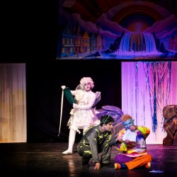 نمایش دونات توت فرنگی | عکس