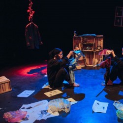 نمایش تکه تیکه | عکس