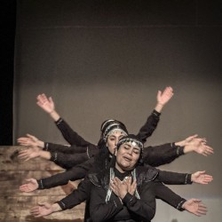 نمایش آنسوی افسانه | عکس