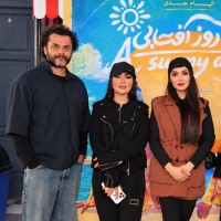 نمایش یک روز آفتابی | نمایش «یک روز آفتابی» به نویسندگی اسلاومیر مروژک و کارگردانی درسا آقائی، با حضور جمع گسترده‌ای از هنرمندان، در تماشاخانه هما روی صحنه رفت. | عکس