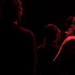 نمایش وحوش مطیع | عکس