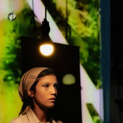 نمایش وقتی خروس غلط می‌خواند | عکس