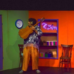 نمایش غول آرزو | عکس