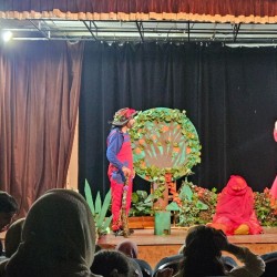 نمایش شاد و موزیکال خرگوش شعبده باز | عکس