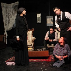 نمایش اتاق ورونیکا | عکس