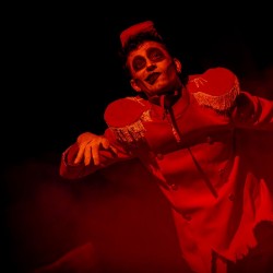 نمایش هتل ترانسیلوانیا شعبه در ایران | کرج | عکس