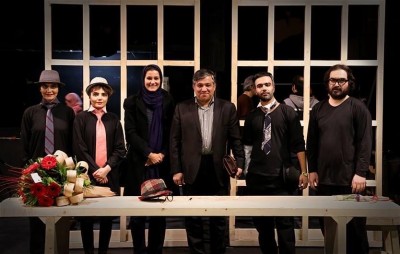 نمایش دو دلقک و نصفی | علی تاجرنیا: «دو دلقک و نصفی» پردازشی جدی از جامعه است.‎ | عکس