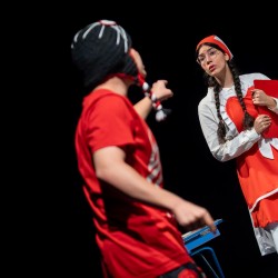 نمایش روی تخت ابری | عکس