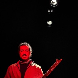 نمایش عالیجناب ام یک | عکس