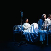 نمایش کاما | «کاما»؛ روایت تماشای مرگ در واپسین روزهای زندگی | عکس