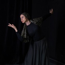 نمایش زندگی آن سوی قفس | عکس
