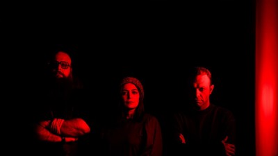 نمایش امشب به صرف بورش بدون خون | به روایت نازنین | ملال و اغوا؛ روایتی از رنج زنانه نازنین/درباره نمایش امشب به صرف بورش و خون به روایت نازنین  | عکس