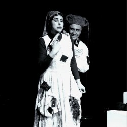 نمایش زیرزمین | عکس