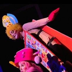 نمایش جادوی روز تولد | عکس