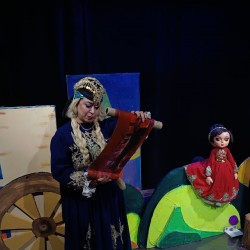 نمایش نیم وجبی | عکس