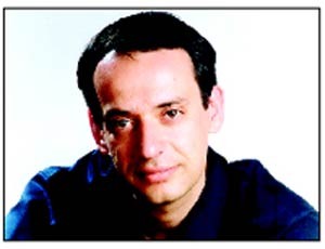 آثار خوشنویسی علیرضا پهلوان‌زاده در فرهنگسرای نیاوران به نمایش در می‎آید. | عکس