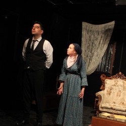 نمایش اتاق ورونیکا | عکس