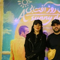 نمایش یک روز آفتابی | نمایش «یک روز آفتابی» به نویسندگی اسلاومیر مروژک و کارگردانی درسا آقائی، با حضور جمع گسترده‌ای از هنرمندان، در تماشاخانه هما روی صحنه رفت. | عکس