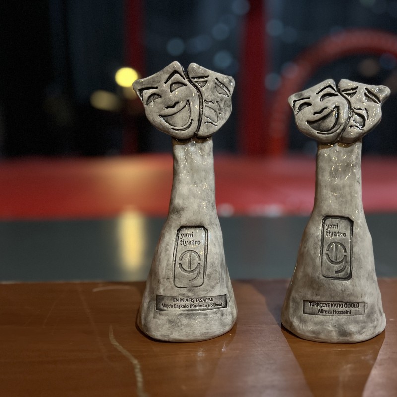 نمایش «بخش زنان.آی آر» دو جایزه‌ی دیگر دریافت کرد. | عکس