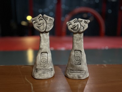 نمایش بخش زنان دات آی آر | نمایش «بخش زنان.آی آر» دو جایزه‌ی دیگر دریافت کرد. | عکس