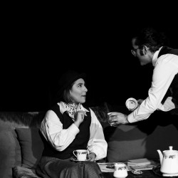 نمایش مثل خاری در انگشت | عکس